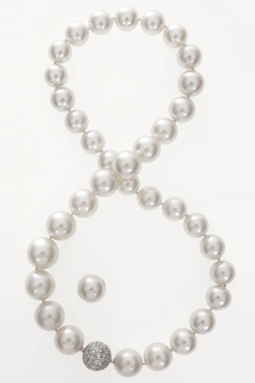 18k Gold Pearl and Diamond Necklace