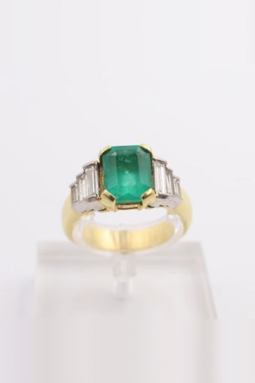 18k Yellow Gold Emerald and Diamond Ring