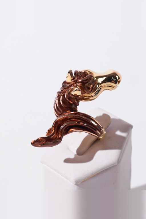 18k Yellow Gold and Enamel Horse Ring