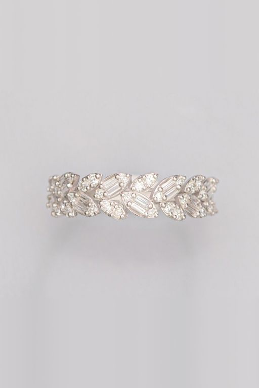 18k White Gold Diamond Ear Ring