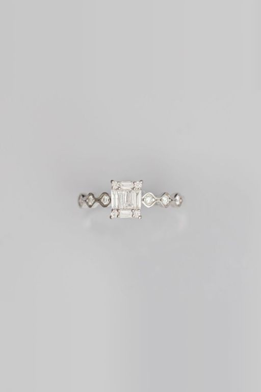 18k White Gold Diamond Ring