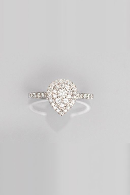 18k White Gold Diamond Ring
