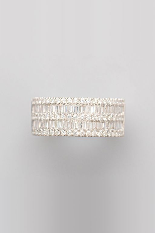 18k White Gold Diamond Band Ring