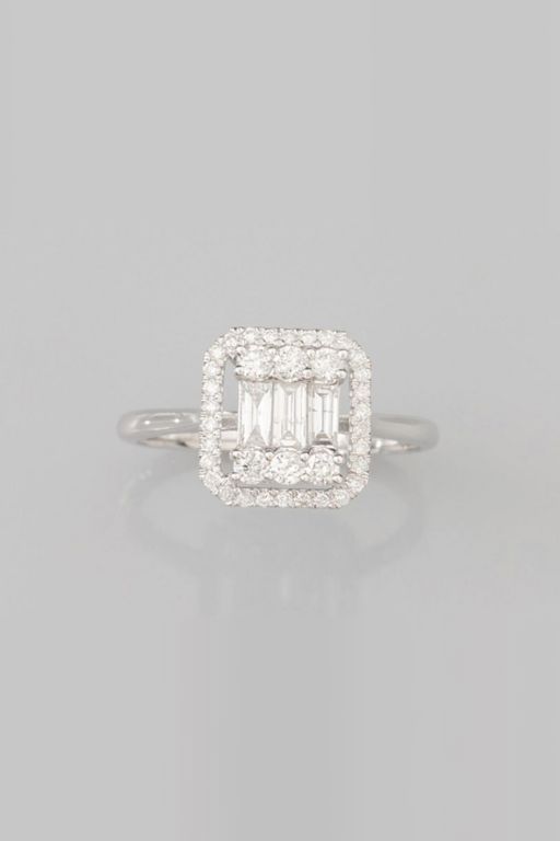 18k White Gold Diamond Ring