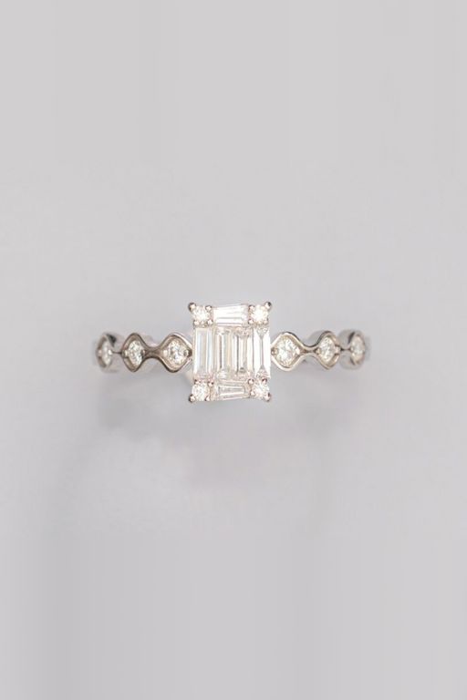 18k White Gold Diamond Ring