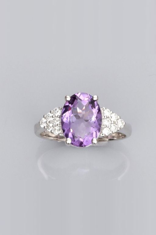 18k White Gold Amethyst and Diamond Ring