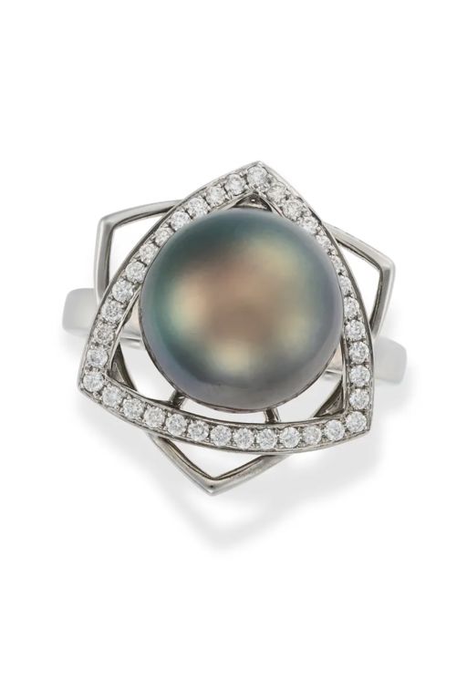 18k Gold Pearl and Diamond Ring