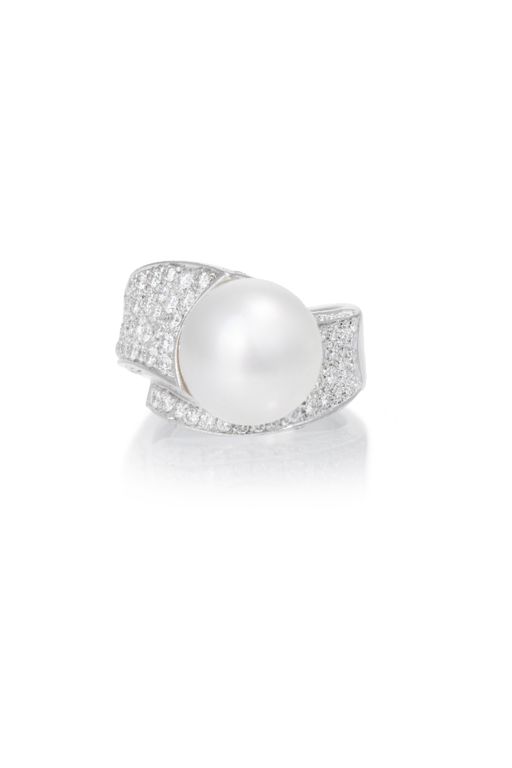 18k White Gold Pearl and Diamond Ring