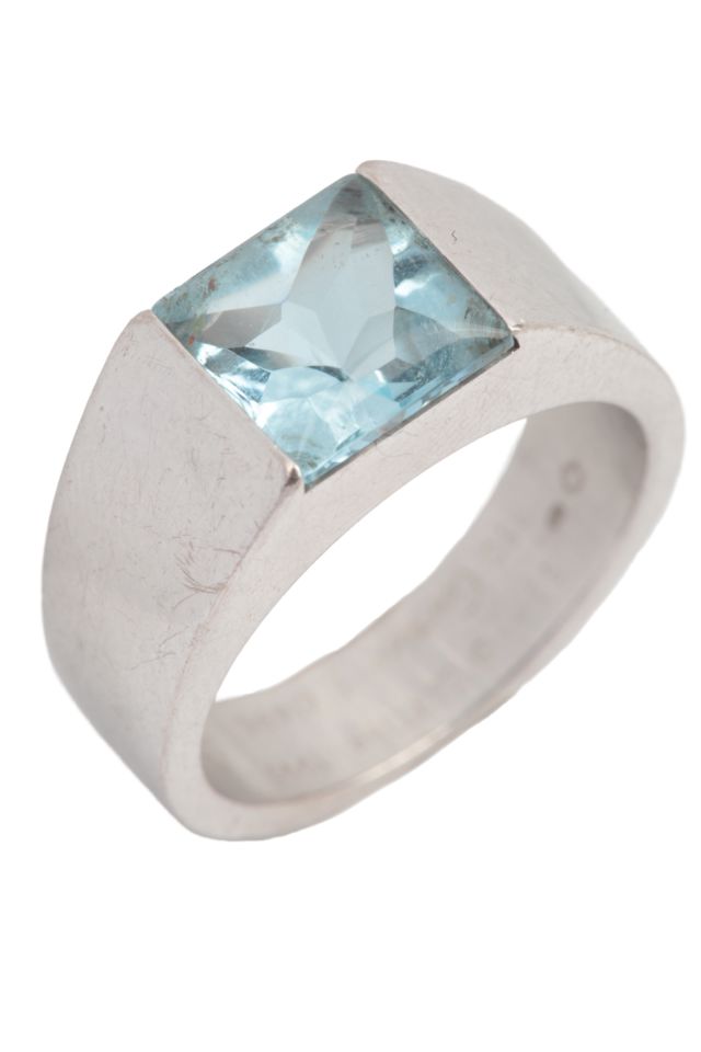 18k Gold Aquamarine Ring