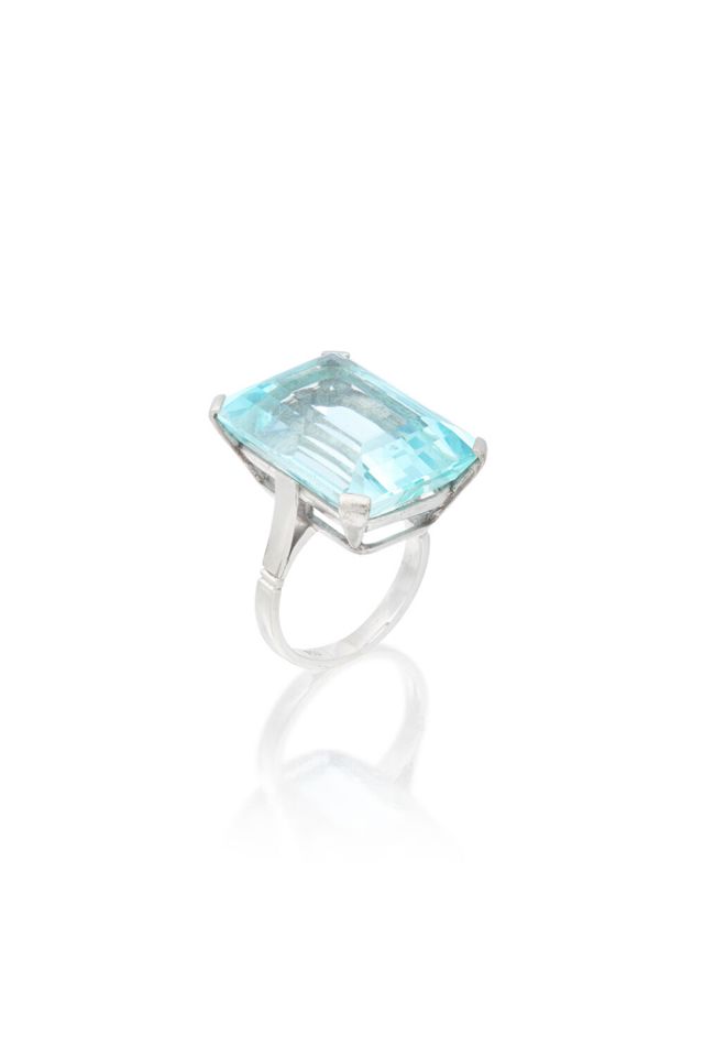 18k White Gold Aquamarine Ring