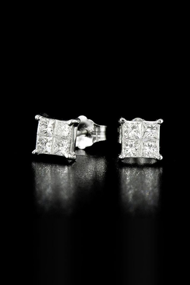 Pair of 18k White Gold Diamond Earrings